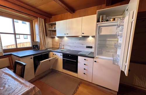 Fuegen Apartment | Villa Marianne - with a beautiful view of the mountains