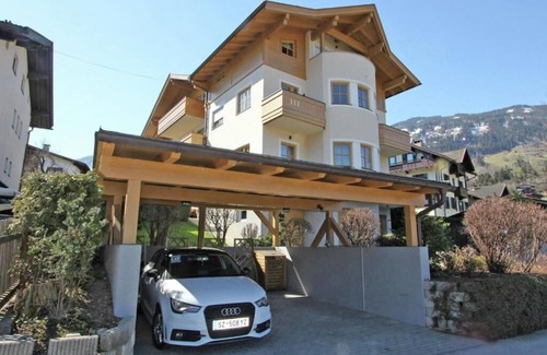 Fuegen Apartment | Villa Marianne - with a beautiful view of the mountains