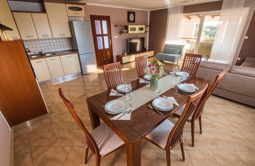 Policnik House | Villa Marija - Charming three bedroom house with a pool