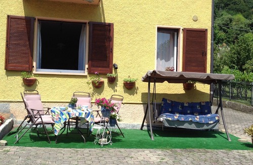 Ranzanico Villa | Villa Marilena: detached house with direct lake access