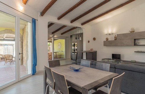 Budoni House | Villa Marisa with Pool, Garden & Wi-Fi