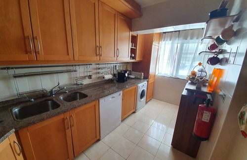 Corroios Villa | Villa Marisol in gated community w/pools and garden 4km from the beaches