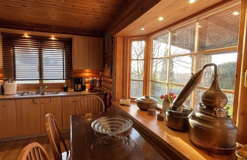 Oropos Ski Chalet | Villa Marrone Splendid Seaview
