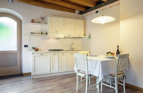 Miane House | Villa Marsica B: A welcoming apartment immersed in a splendid landscape, in the heart of a wonderful little town, with Free WI-FI.