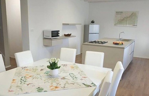 Miane House | Villa Marsica E: A modern and graceful two-story apartment immersed in a splendid landscape, in the heart of a wonderful little town, with Free WI-FI.
