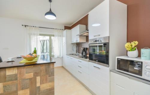 Tinjan Villa | Villa Martin - Countryside Retreat with Pool & Pavilion