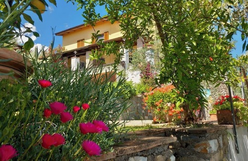 Saturnana Villa | Villa Martinelli, a great value apt. with private salt water Pool, Wi-Fi, and AC