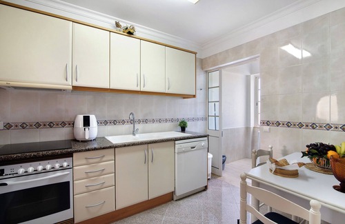Vale de Carro Villa | Villa 'Martinique' with Shared Pool, Wi-Fi and Air Conditioning