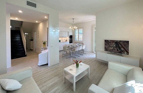 Forte dei Marmi Villa | Villa Martino - central villa and a few steps from the sea