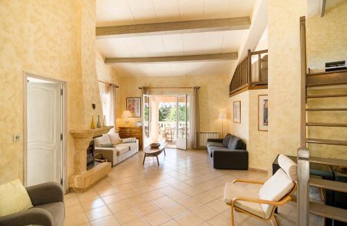 Saint-Martin-de-Londres Villa | Villa Mas de Bouis - Views, Heated Pool, XL 6 Bedroom, AC, Nature, Beauty & Boules!