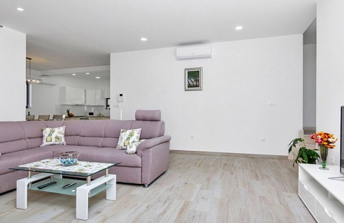 Veliko Brdo House | Villa Maslina with heated pool and fantastic sea views