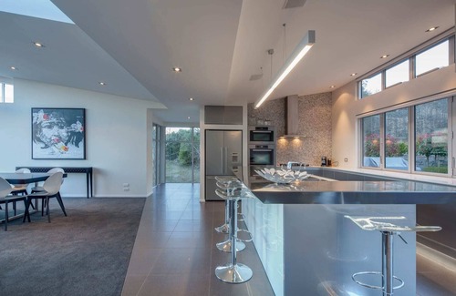 Fernhill Villa | Villa Matau | Gas Fire, Lake Views, A/C, BBQ