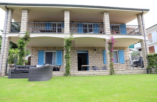 Badesi Villa | Villa Matilde - Paradiso Costiero, Fronte Mare, Terrazzo e Parcheggio Privato
