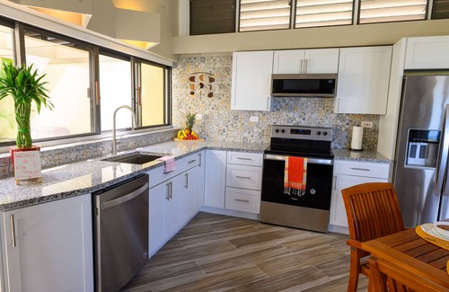 Teagues Bay Condo | Villa Maya @ The Reef Condominiums