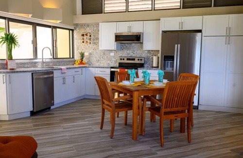 Teagues Bay Condo | Villa Maya @ The Reef Condominiums