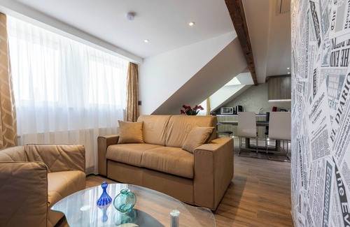 Hollerich Apartment | Villa Medici 31 Large One-Bedroom Apartment