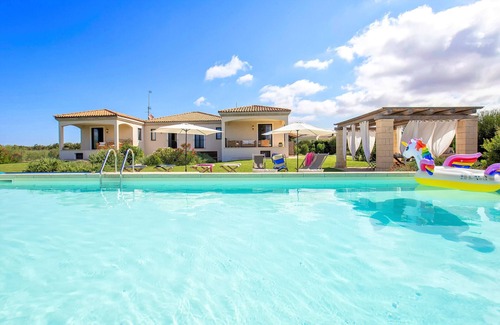 Santa Maria La Palma Villa | Villa Melisandre in Alghero: Private Pool, unlimited WiFi, Air Conditioning