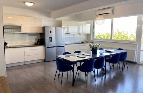 Zelenka Villa | Villa Meri for 14 people Makarska