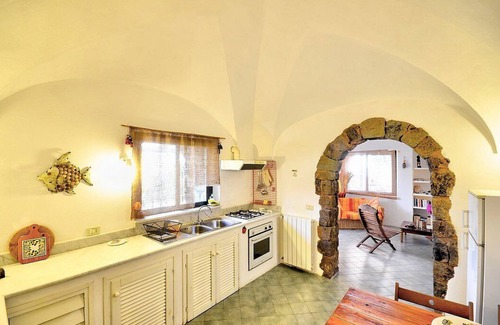 Pantelleria House | Villa Meriggio B: A characteristic dammuso with the fascination of the typical and ancient houses of the island.