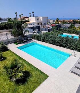 Torre Colonna-sperone Villa | Villa Milicia