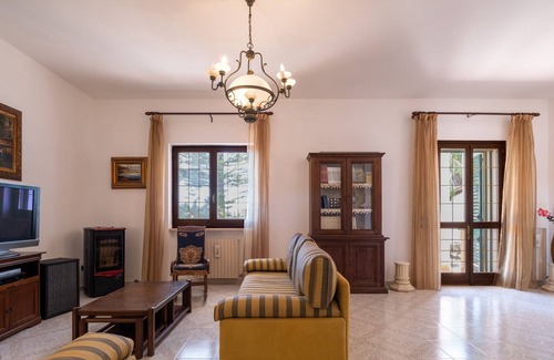 Cocumola Villa | Villa 'Minerva' with Private Terrace, Private Garden and Air Conditioning