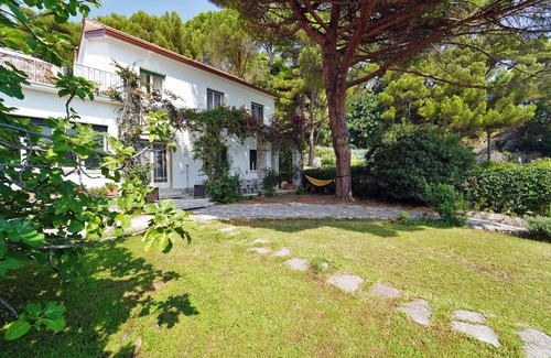 Portovenere Villa | Villa Miranda 5Bd Waterfront WiFi BBQ 10 mt from the Shore, Ferry to 5 Terre