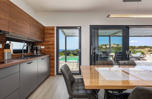Stara Baska Apartment | Villa mit Salzwasser Pool und Meeresblick, Strandnah