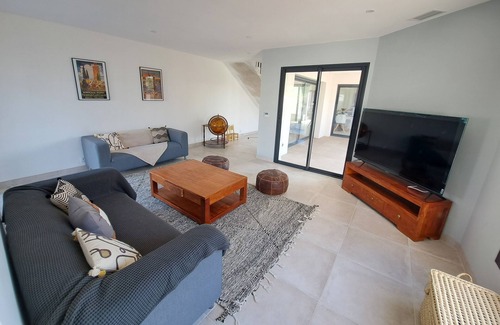 Lansargues Villa | Villa Moderne à 20 Minutes des Plages