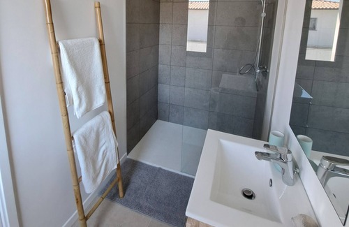 Lansargues Villa | Villa Moderne à 20 Minutes des Plages