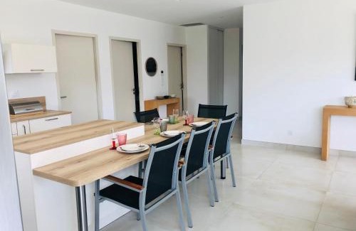 Saint-Cyprien Villa | Villa Moderne St Cyprien Village