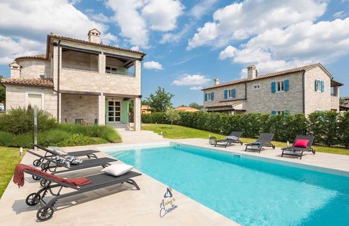 Mofardini Villa | Villa Mofardini III - Traditionaly designed with modern amenities