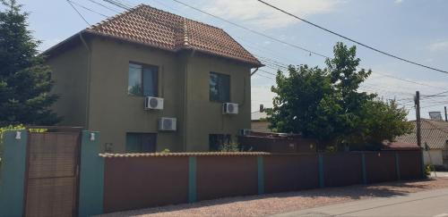 2 Mai House | Villa Mugur