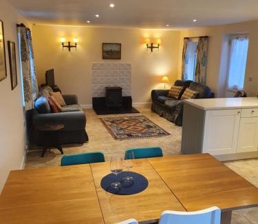 Llawhaden House | Villa Muneera - rural retreat in the heart of Pembrokeshire