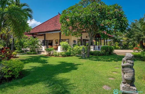 Dencarik House | Villa Namasté - Beachfront @ Lovina Beach, 8P, Private Pool, BBQ