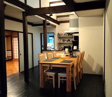 Kita Ward House | Villa near Kinkakuji 金閣寺周辺 貸切町屋 無料駐車場 メルセデス貸出 Pets OK