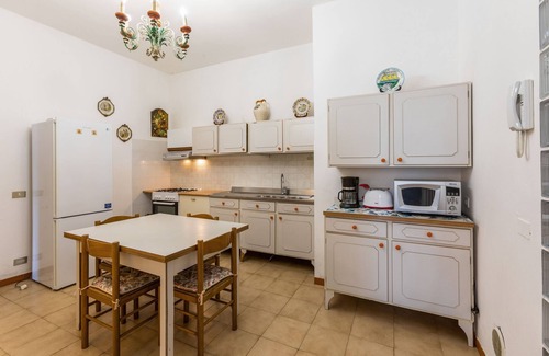 Torri del Benaco Villa | Villa near Lake Garda with Bubble Bath