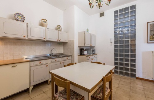 Torri del Benaco Villa | Villa near Lake Garda with Bubble Bath