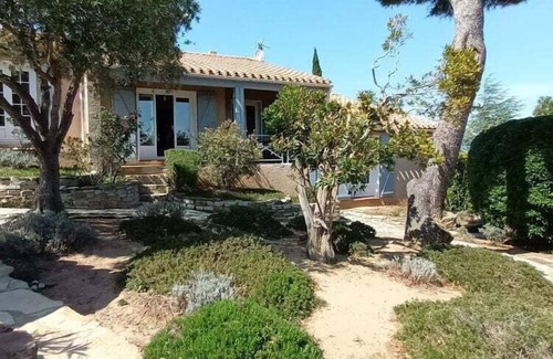 Roches Grises Villa | Villa near Les Etangs de Bages Lake