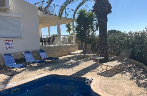 Pegeia Villa | Villa Neyla Four bedroom Coral Bay Beach front