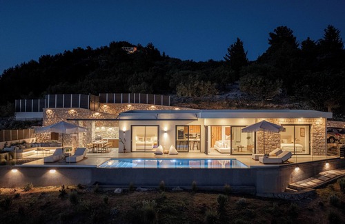 Kalamitsi Villa | Villa 'Nimbus Villas' with Sea View, Wi-Fi and Air Conditioning