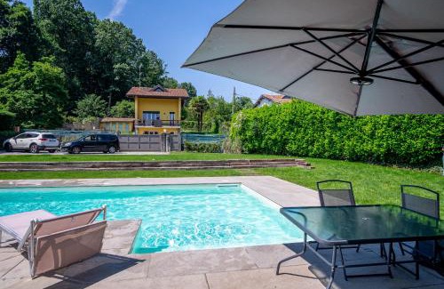 Castelletto Sopra Ticino Villa | VILLA NOVELLI con Piscina e ampio Giardino