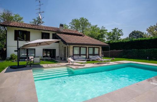 Castelletto Sopra Ticino Villa | VILLA NOVELLI con Piscina e ampio Giardino