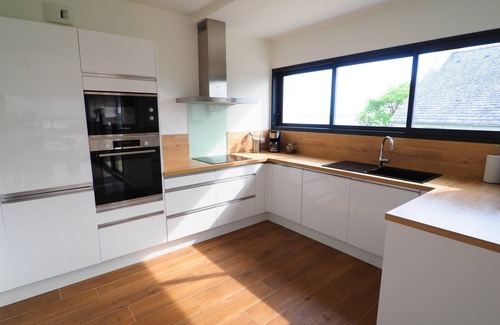 Berven House | Villa Nodeven, sea view, 50 metres from the beach