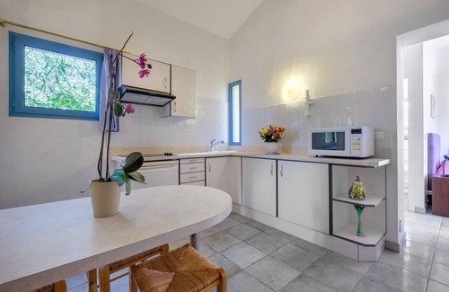 Chateauneuf-Grasse Apartment | Villa 'Numéro 2' peaceful, Private Pool and HD Wi-Fi