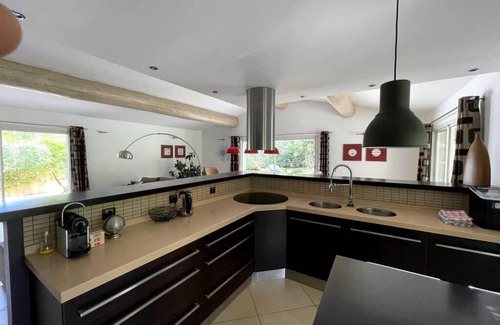 Lambesc Villa | “Villa Oasis: Luxury and Relaxation in Provence