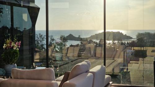 Choeng Mon Villa | Villa Obsidian, sea view and walk to Choeng Mon beach