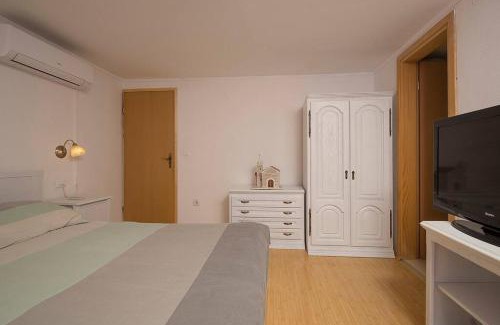 Jursici Villa | Villa Olden, traditional stone house