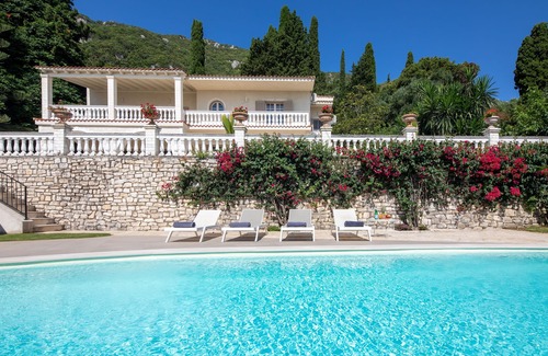 Dafnata Villa | Villa Olea -private infinity pool, stunning sea views, fast internet, sleeps 10+