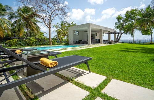 Weston Villa | Villa Onyx in Saint James by Personal Villas - Beachfront with Pool Access