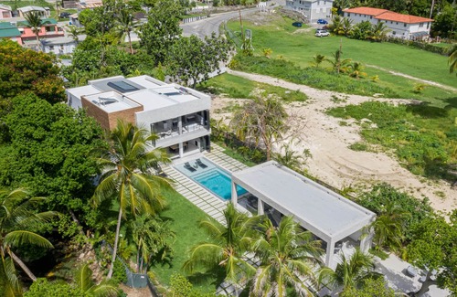 Weston Villa | Villa Onyx in Saint James by Personal Villas - Beachfront with Pool Access